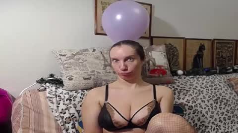 Snapshot of squirtyeleanor chatting on January 3, 10:20 am SquirtyEleanor online show from January 3, 10:20 am