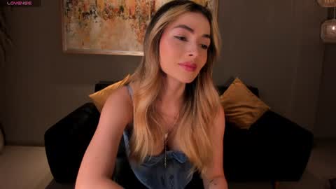 Stacy Woods online show from July 18, 12:07 pm