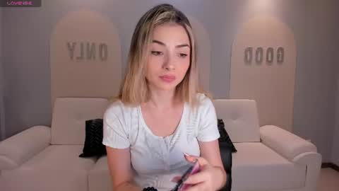 Stacy Woods online show from June 17, 11:55 am