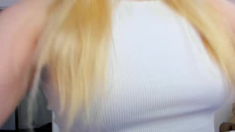 Snapshot of stacy_miraclee chatting on March 10, 12:38 pm Stacy online show from March 10, 12:38 pm