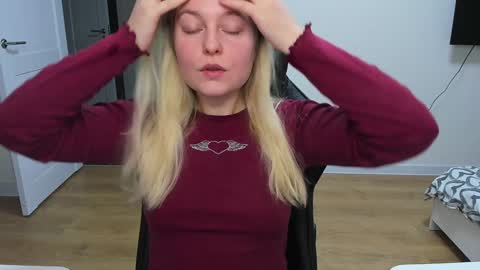 Snapshot of stacy_miraclee chatting on December 8, 3:56 pm Stacy online show from December 8, 3:56 pm