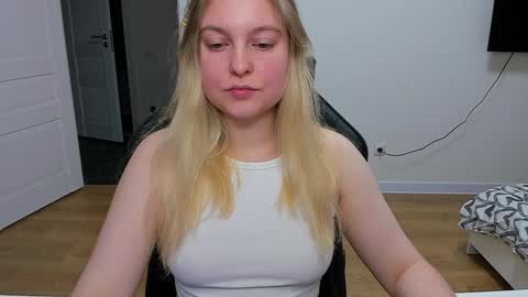 Snapshot of stacy_miraclee chatting on December 15, 6:37 pm Stacy online show from December 15, 6:37 pm