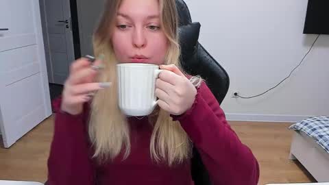 Snapshot of stacy_miraclee chatting on February 12, 3:39 pm Stacy online show from February 12, 3:39 pm