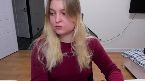 Snapshot of stacy_miraclee chatting on December 2, 7:14 pm Stacy online show from December 2, 7:14 pm