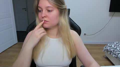 Snapshot of stacy_miraclee chatting on January 21, 4:37 pm Stacy online show from January 21, 4:37 pm