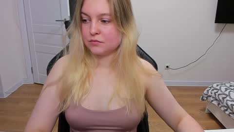 Snapshot of stacy_miraclee chatting on December 17, 6:31 pm Stacy online show from December 17, 6:31 pm