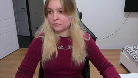 Snapshot of stacy_miraclee chatting on December 12, 4:10 pm Stacy online show from December 12, 4:10 pm
