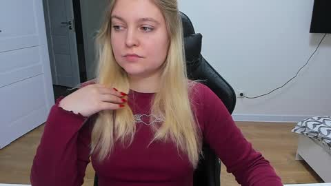 Snapshot of stacy_miraclee chatting on December 10, 4:38 pm Stacy online show from December 10, 4:38 pm