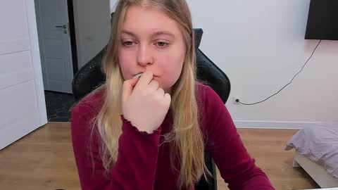Snapshot of stacy_miraclee chatting on February 22, 11:13 am Stacy online show from February 22, 11:13 am