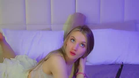 StacyEvances online show from November 28, 7:22 am