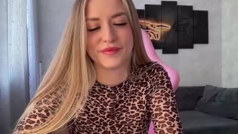 Stacy online show from May 1, 2:15 am