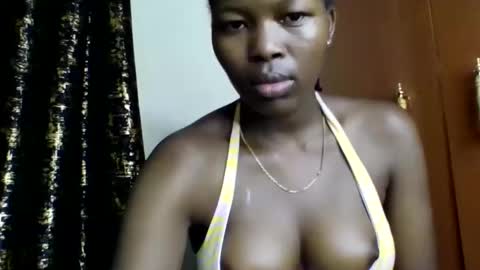 Snapshot of staria_luxe chatting on October 3, 8:14 pm staria_luxe online show from October 3, 8:14 pm