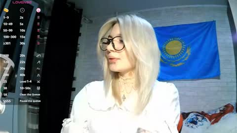 Snapshot of starremick chatting on September 24, 2:27 pm Katie online show from September 24, 2:27 pm