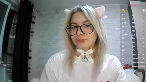 Snapshot of starremick chatting on October 13, 2:20 pm Katie online show from October 13, 2:20 pm