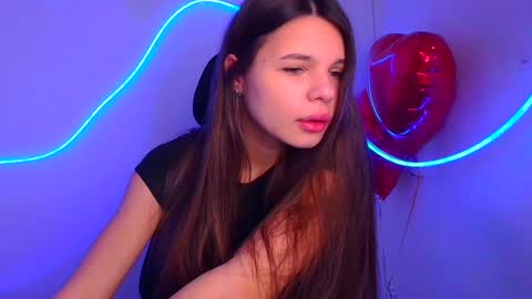 Snapshot of stasy_milk chatting on February 18, 7:21 am Stasy online show from February 18, 7:21 am