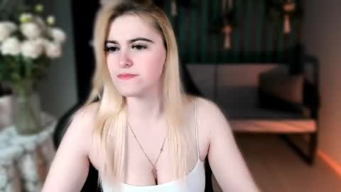 stef_nicks online show from May 2, 9:12 am