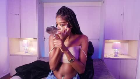 stefannyevans_ online show from June 5, 12:22 pm