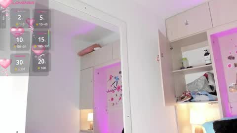 stefannyevans_ online show from November 11, 12:13 pm