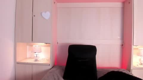 stefannyevans_ online show from April 30, 8:57 pm