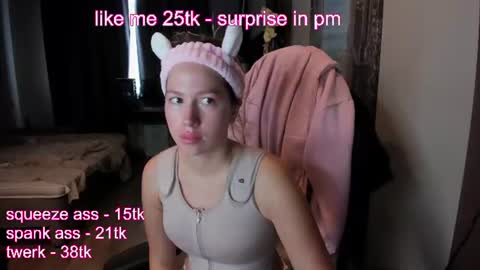Stefany and Bettany online show from June 25, 11:13 am