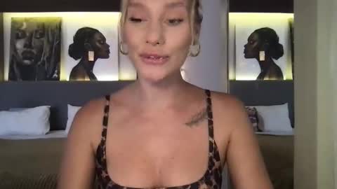 Stella online show from November 17, 2:45 am