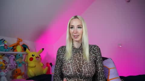 Snapshot of stellacinderella chatting on October 19, 1:24 pm StellaCinderella online show from October 19, 1:24 pm