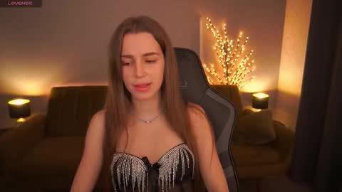 stellahoneywell online show from November 26, 8:15 am