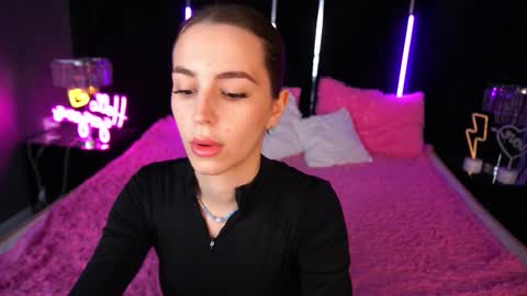 Snapshot of stellahoneywell chatting on October 16, 7:00 am stellahoneywell online show from October 16, 7:00 am