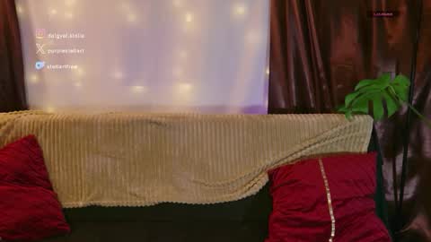 stellart_ online show from April 28, 2:09 am