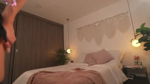 stephania_let online show from June 4, 2:43 pm