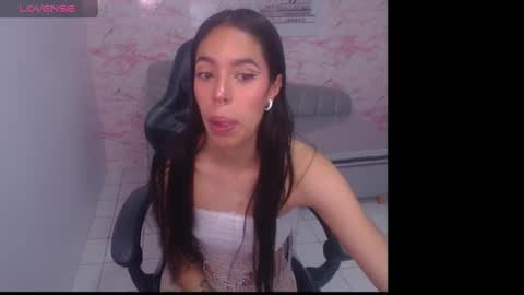 Snapshot of stephania_t chatting on January 10, 3:18 am Stephania online show from January 10, 3:18 am