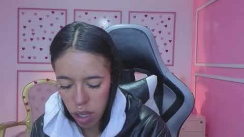 Snapshot of stephania_t chatting on October 15, 11:35 am Stephania online show from October 15, 11:35 am