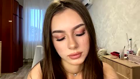 Stephani online show from June 18, 4:23 pm