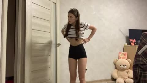 Stephani online show from May 3, 3:48 pm