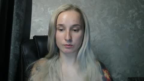 Snapshot of stephiepink chatting on October 1, 7:35 am Grace online show from October 1, 7:35 am