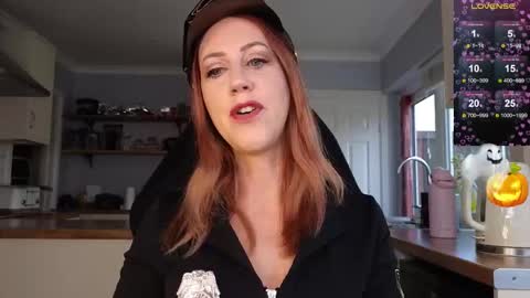 Amorina online show from October 31, 10:52 am