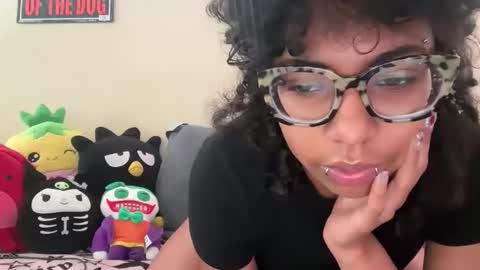 strrwberry online show from December 17, 6:23 pm