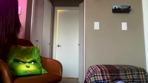 SaraSabeen online show from December 15, 10:26 pm