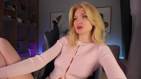 Snapshot of sugar_club chatting on February 19, 9:14 pm sugar_club online show from February 19, 9:14 pm