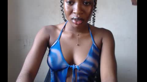 Snapshot of sugarmeltsxx chatting on October 2, 11:04 am Bella online show from October 2, 11:04 am