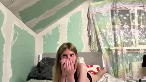 Sexy Nurse Girl online show from May 25, 6:18 pm