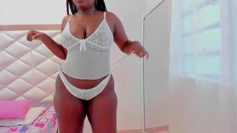 Snapshot of sulyclarck chatting on September 19, 10:09 pm Hot ebony online show from September 19, 10:09 pm