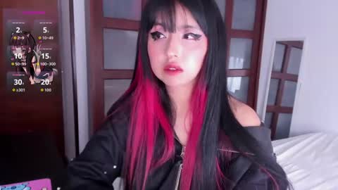 Nicolle  online show from May 15, 2:53 pm