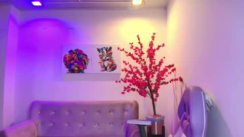 summer_miller online show from April 28, 11:36 am