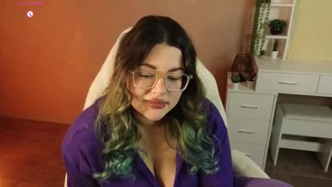 Snapshot of sunflower0907 chatting on October 14, 8:06 am Tina. Im topless model online show from October 14, 8:06 am