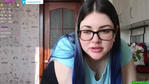 Snapshot of sunflower0907 chatting on February 11, 8:58 am Tina. Im topless model online show from February 11, 8:58 am