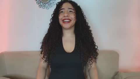 Aillyn Perez online show from February 9, 12:35 am