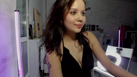 Snapshot of sunlovedamily chatting on February 22, 10:48 pm Amy online show from February 22, 10:48 pm