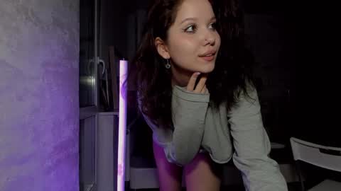 Snapshot of sunlovedamily chatting on February 21, 6:26 pm Amy online show from February 21, 6:26 pm