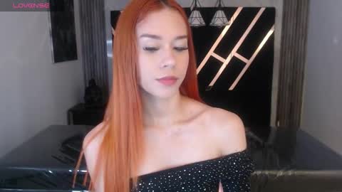 Susana   Mejia online show from December 18, 11:48 am